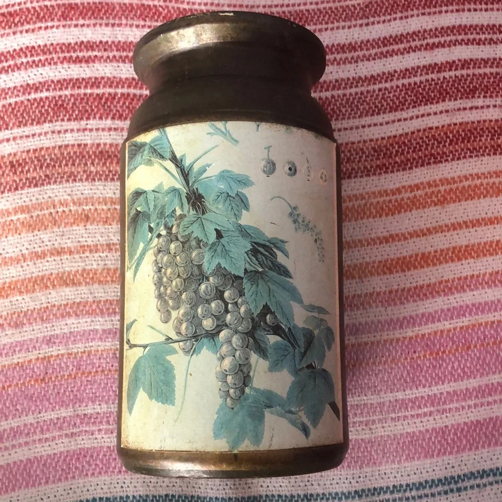 DECOUPAGE GREEN VASE W GRAPEVINE • 9” x 4”